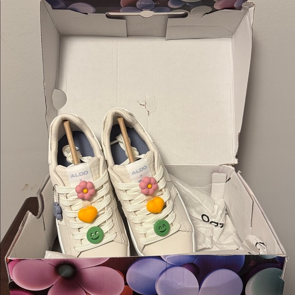 Aldo Women’s Hyperthalamuscorp Sneakers with Charms in Color Natural Size 5 - Picture 8 of 11